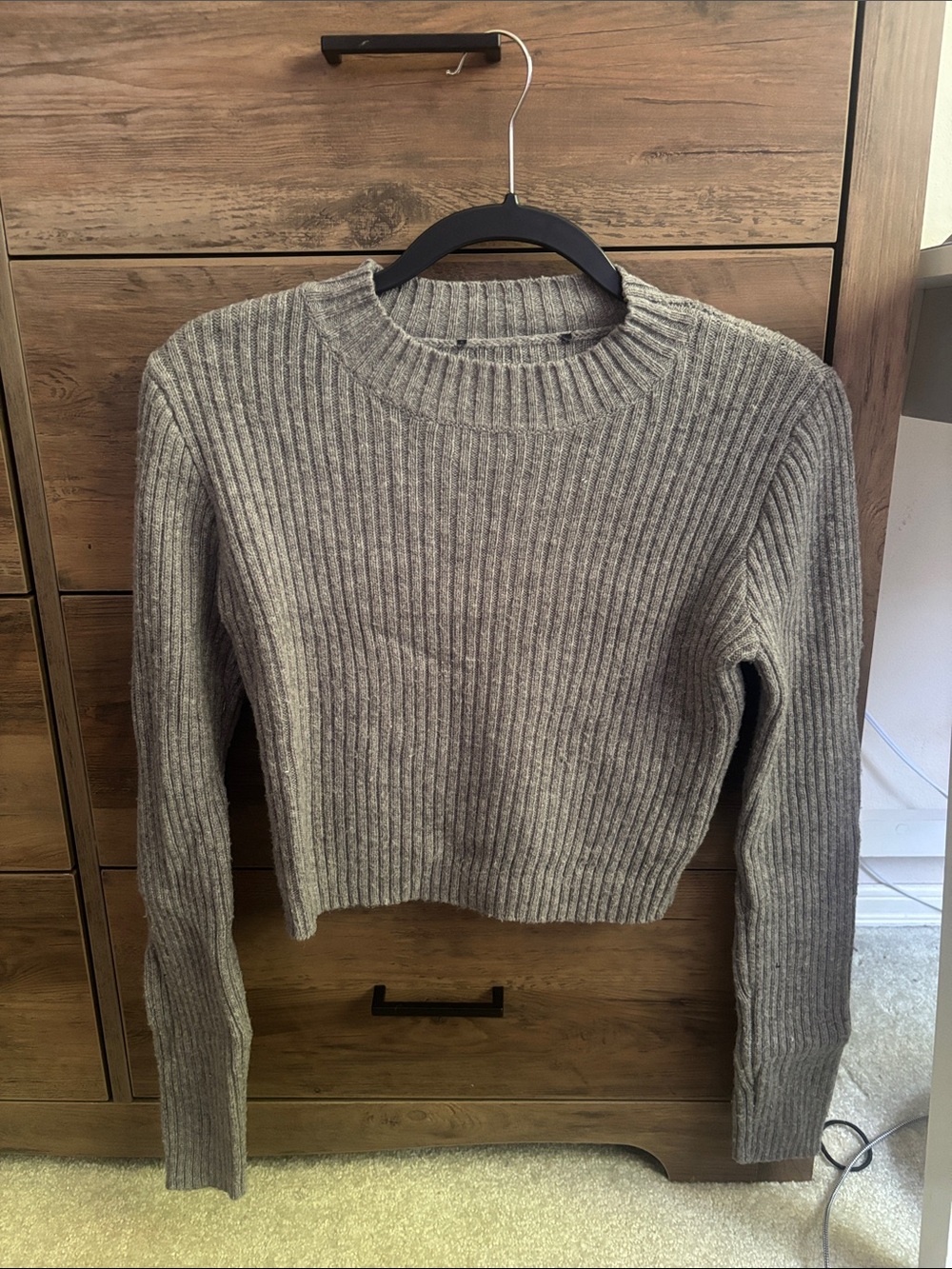 Brandy Melville Ribbed Cropped Crewneck Sweater in Heather Gray